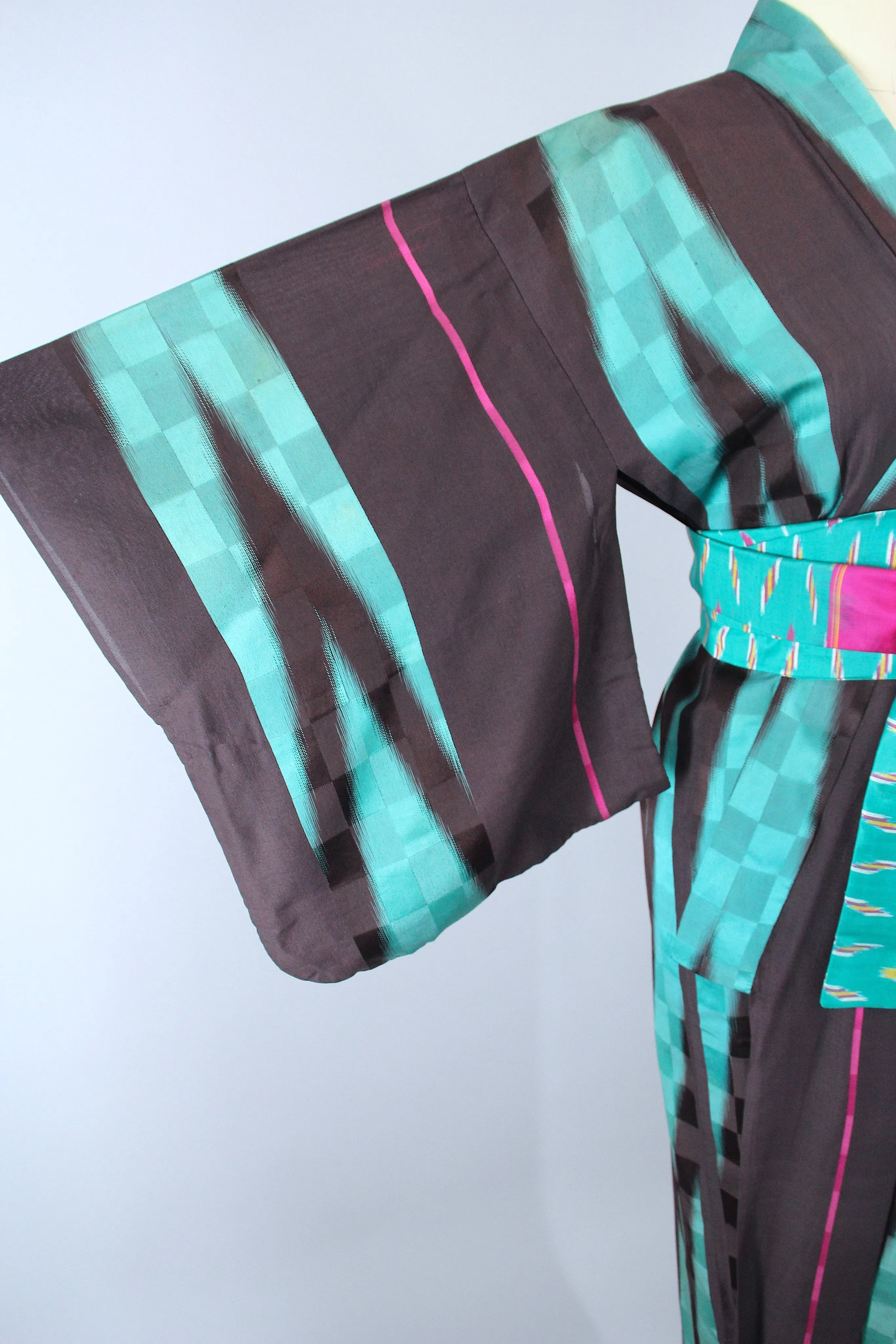 1940s Vintage Silk Kimono Robe / Meisen Black & Green Ikat