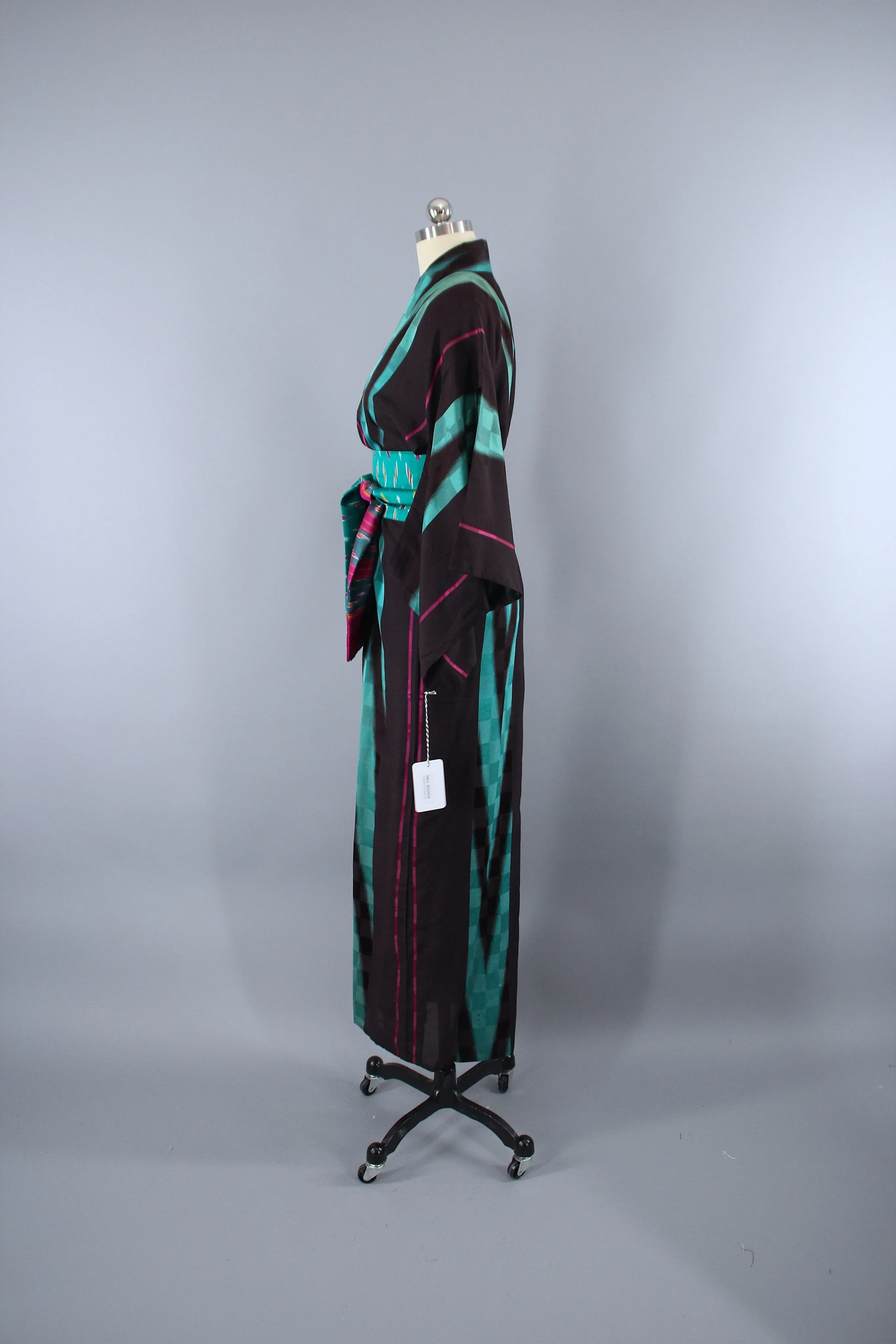 1940s Vintage Silk Kimono Robe / Meisen Black & Green Ikat