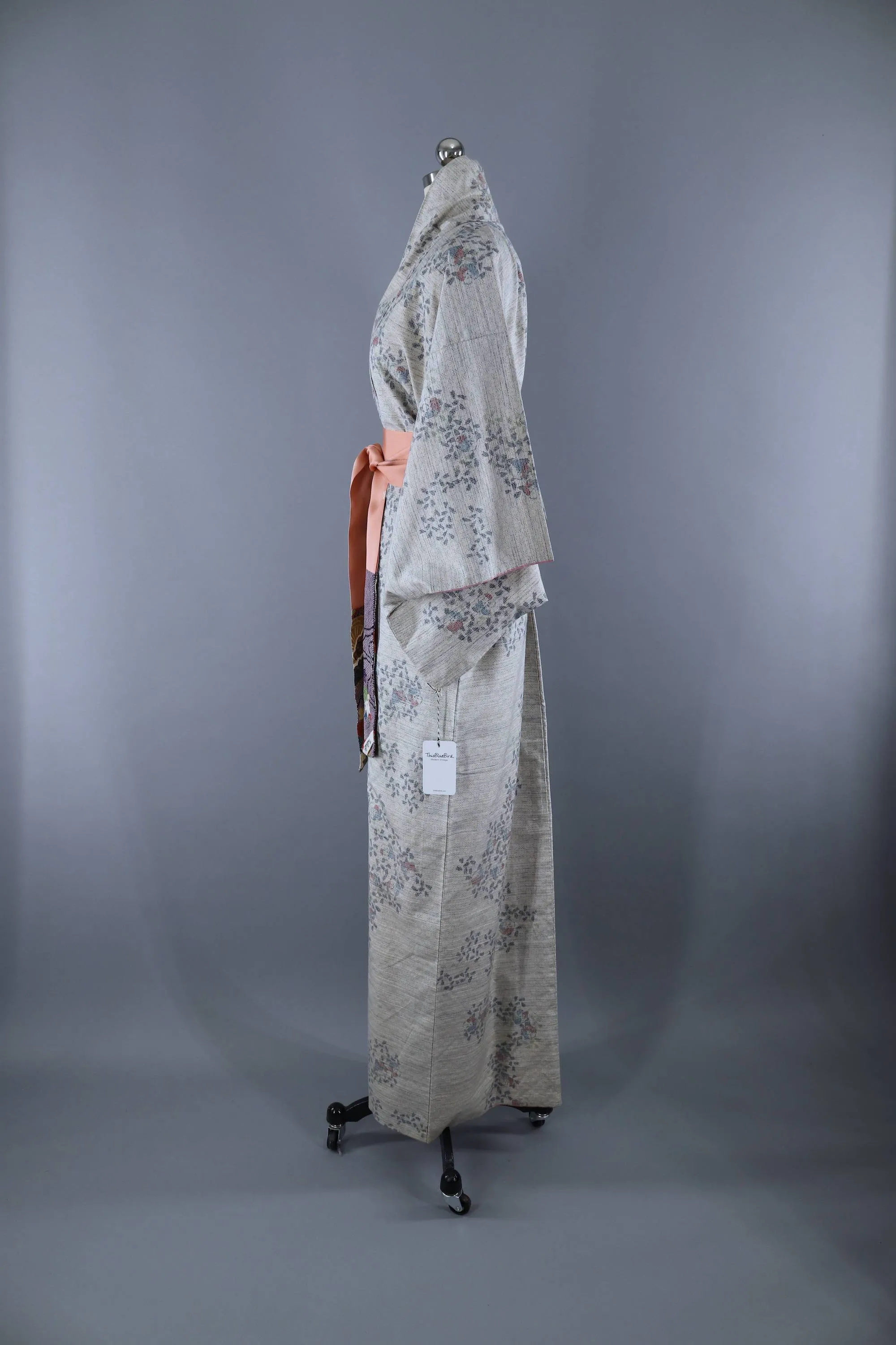 1950s Vintage Silk Kimono Robe / Dove Grey Ikat Raw Silk