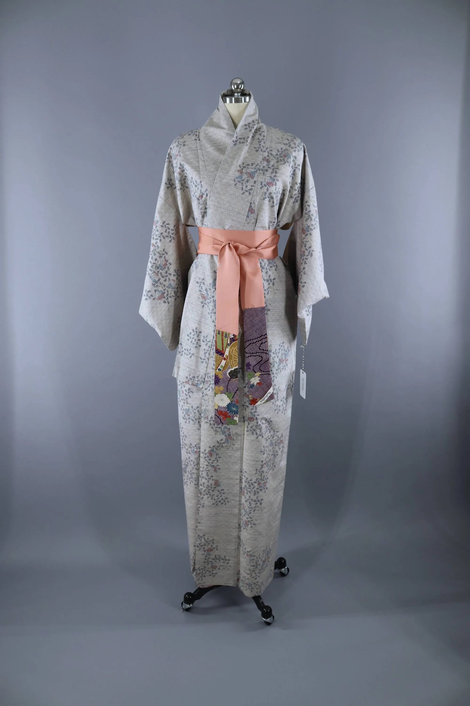 1950s Vintage Silk Kimono Robe / Dove Grey Ikat Raw Silk