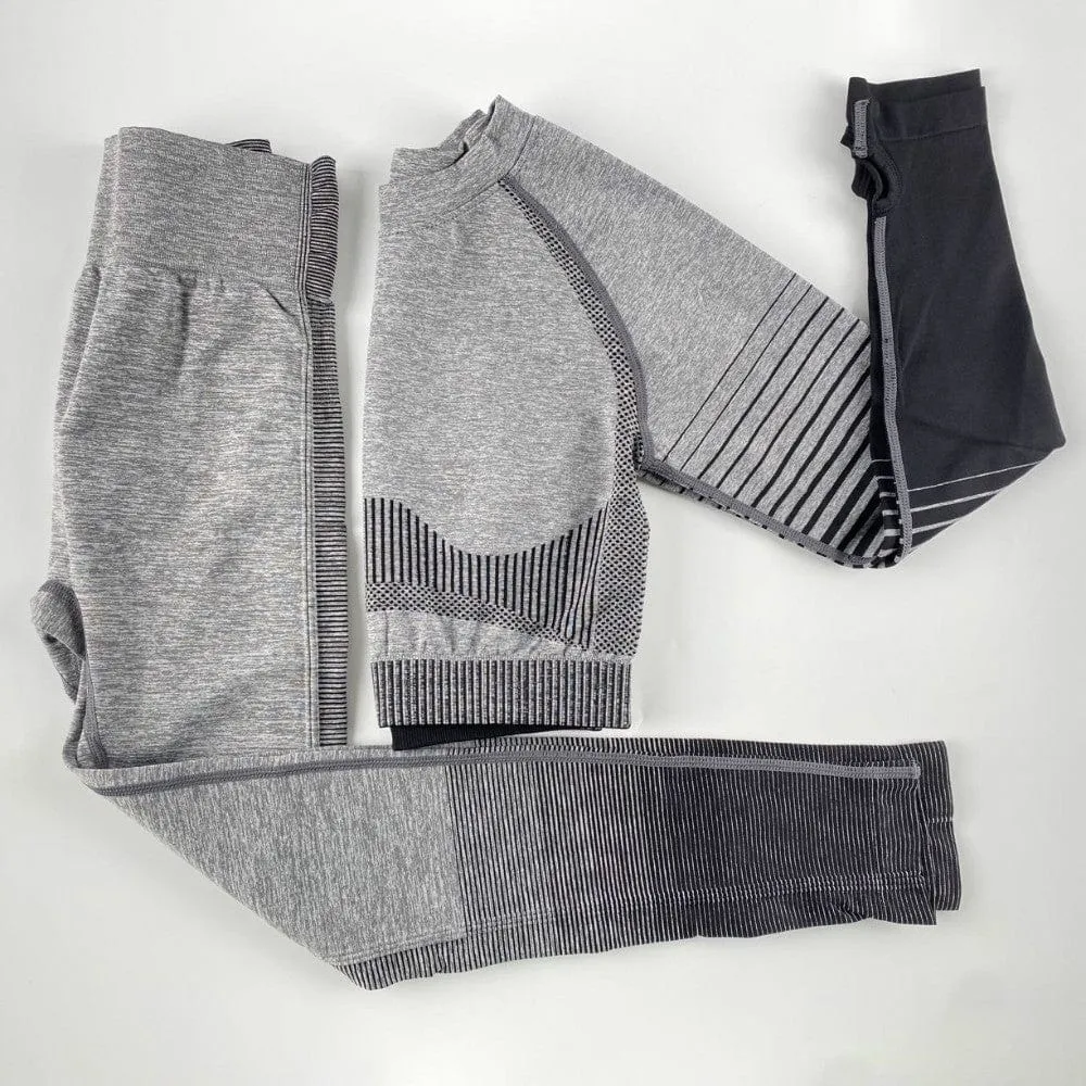 Conjunto deportivo de color gris con manga larga